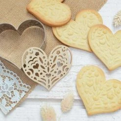 Acheter 😉 ScrapCooking Emporte Pièce Modelage Kit Pour Biscuit En Relief Coeur + 2 Stylos Au Chocolat Blanc Et Jaune Pastel ⭐ 5 Acheter 😉 ScrapCooking Emporte Pièce Modelage Kit Pour Biscuit En Relief Coeur + 2 Stylos Au Chocolat Blanc Et Jaune Pastel ⭐ -Boutique Eberhard Faber unnamed file 1143
